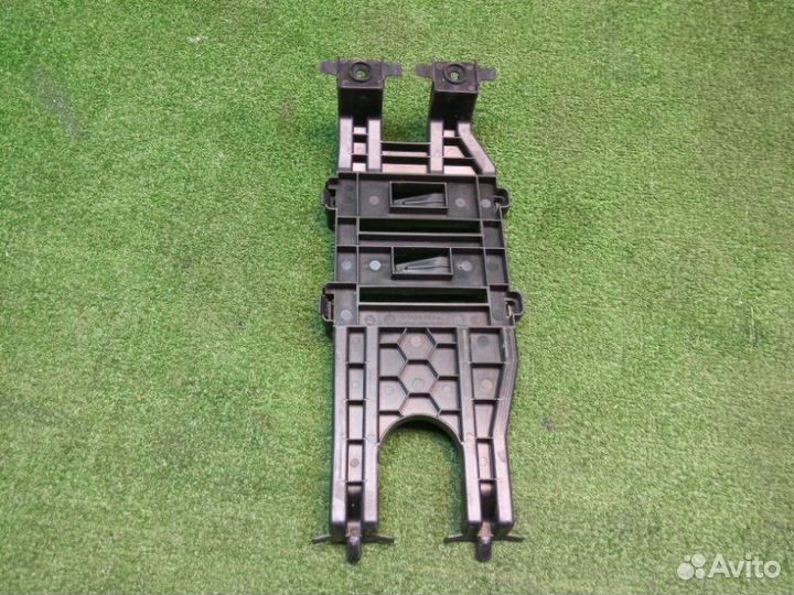 Кронштейн Audi Q3 8UB cczc 2013