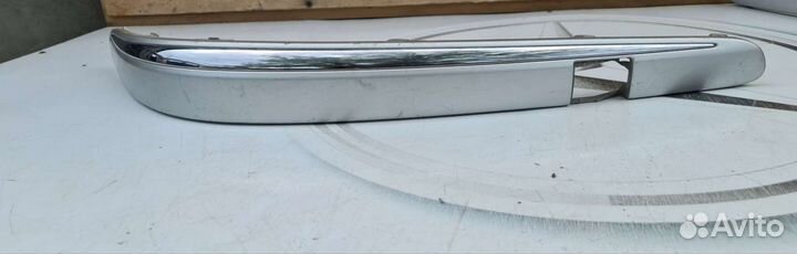 Накладка переднего бампера правая Mercedes W211