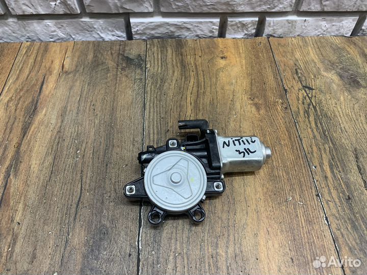 Nissan Tiida Моторчик стеклоподъемника LH RH
