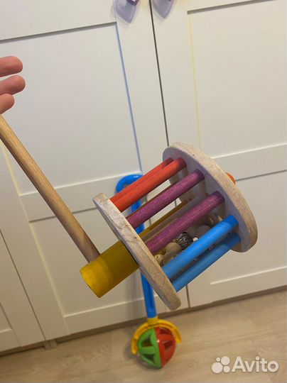 Игрушка каталка с ручкой деревянная и пластиковая