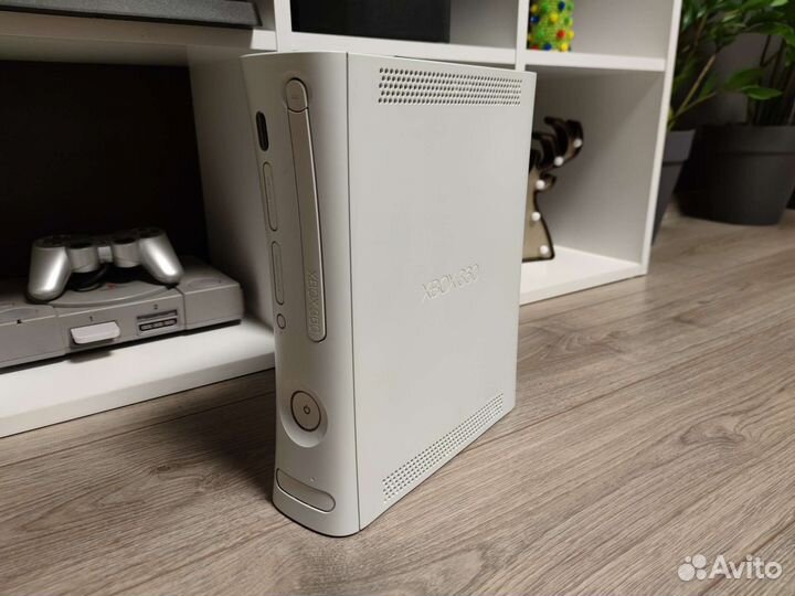 Xbox 360 (три красных огня)