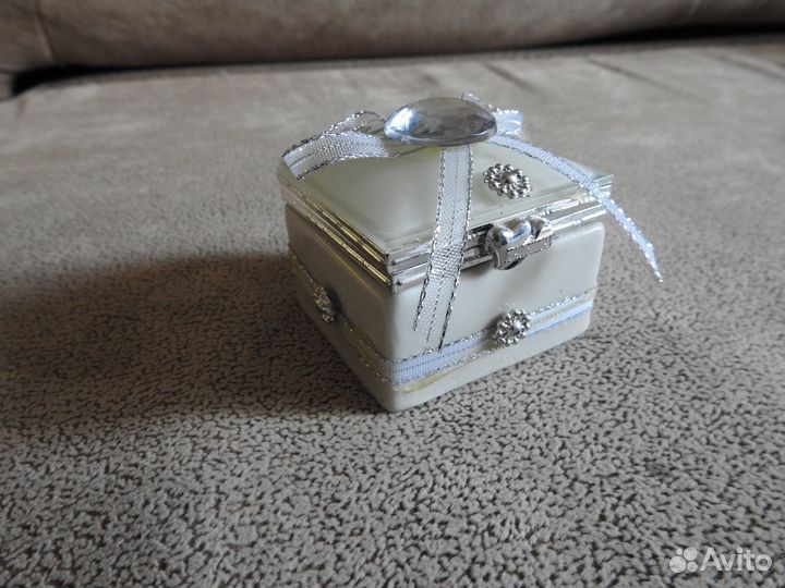 Шкатулка подарочная для украшений с зеркальцем