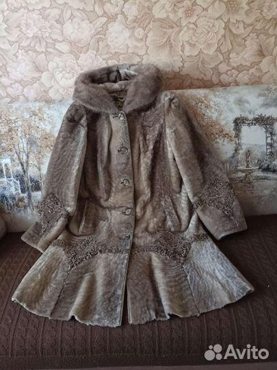 Шуба мутоновая(практически новая)