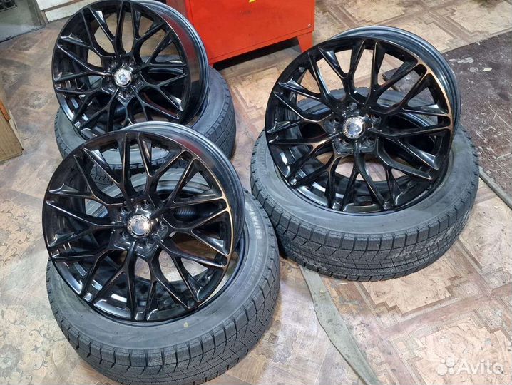 Bridgestone Blizzak VRX 235/45 R18