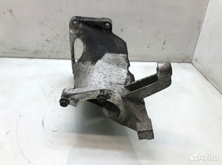 Кронштейн полуоси Volkswagen Sharan 2.0 I 2001