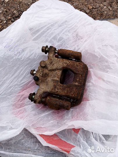 Суппорт задний левый Nissan qashqai j10