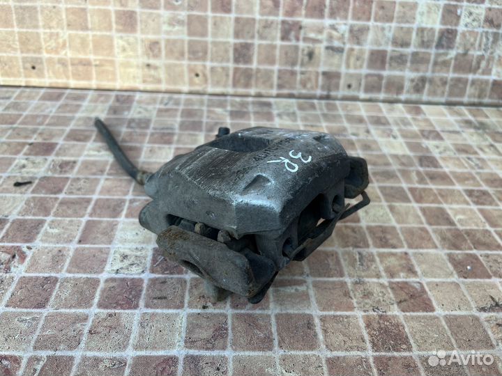 Суппорт задний правый на BMW E39