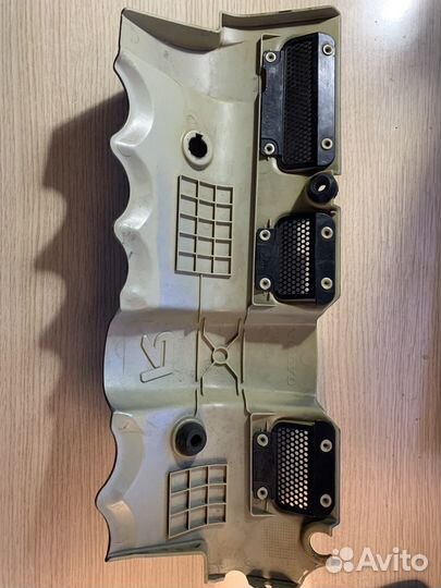 Крышка двигателя Volvo S60R 08653145