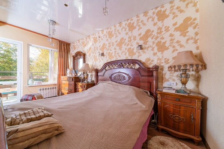 Дом 397 м² на участке 5 сот.