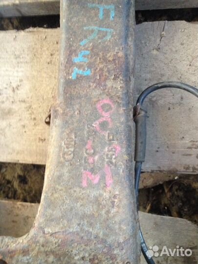 Поворотный кулак Ауди а8 д2