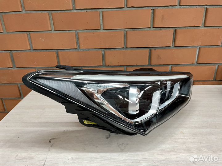 Фара правая Hyundai Santa Fe 3 рест с царапинкой
