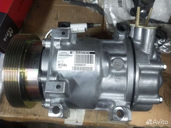 Компрессор кондиционера Рено 926000097R