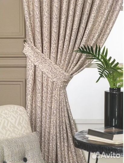 Отрез ткани жаккард