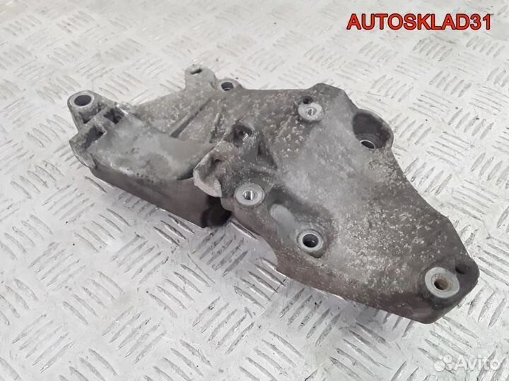 Кронштейн генератора Renault Megane 2 8200100148