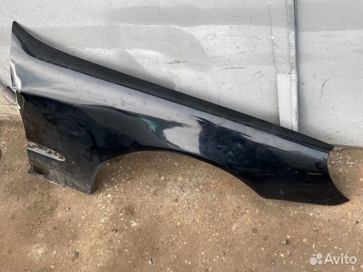 Крыло переднее правое mercedes 220