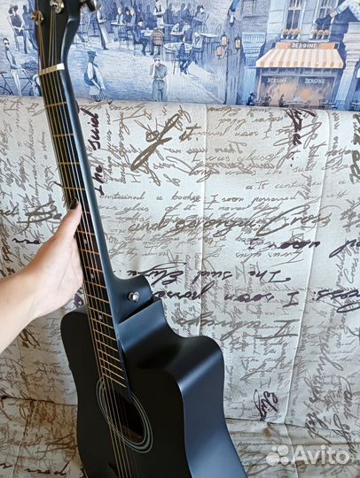 Акустическая гитара