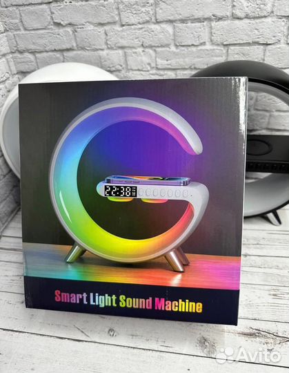 Smart лампа с беспроводной зарядкой