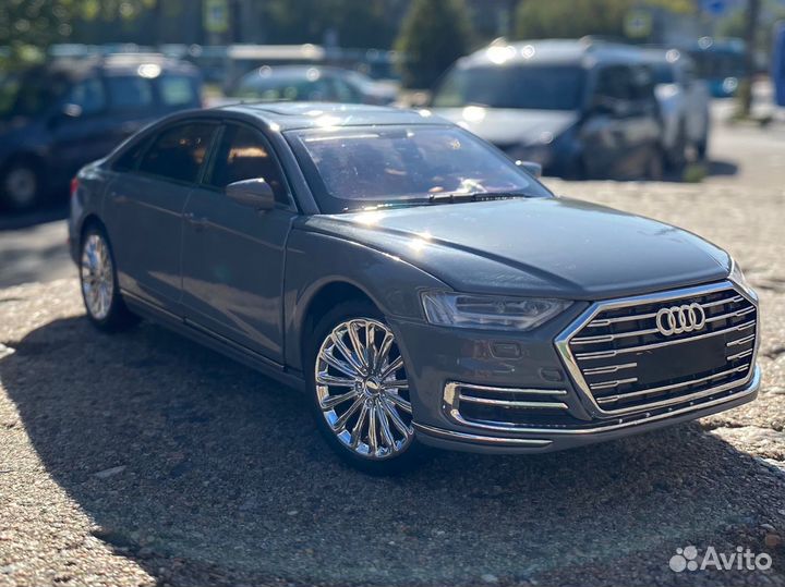Металлическая Машинка Audi A8 / Лимузин 1:24