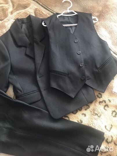 Новый школьный костюм д/мальчика р.104