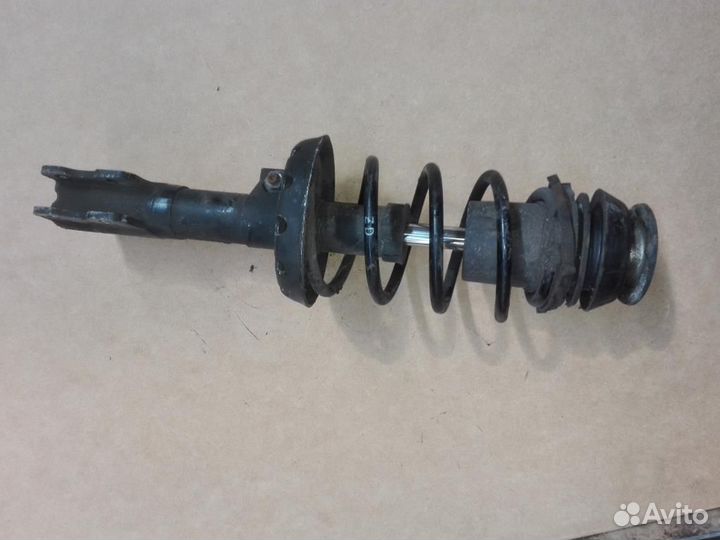 Стойка амортизатора переднего правого Opel Astra G