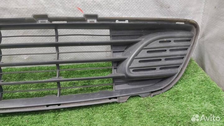Решетка в бампер центральная Citroen C4 Grand Pic