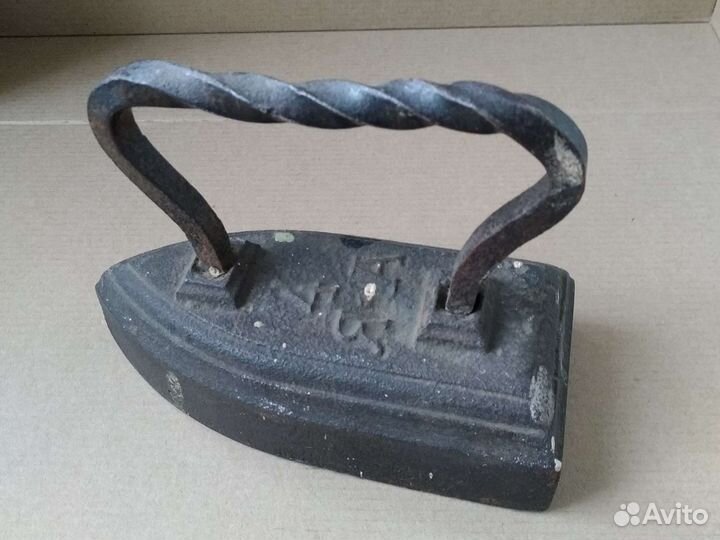 Чугунный утюг