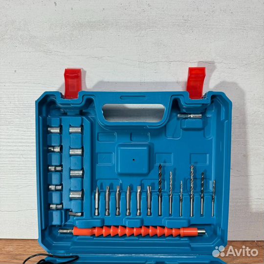 Шуруповерт Makita 21v с набором бит