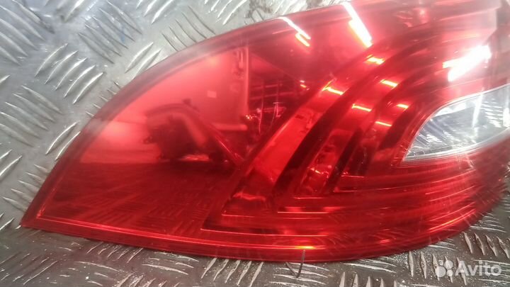 Фонарь задний левый Skoda Superb
