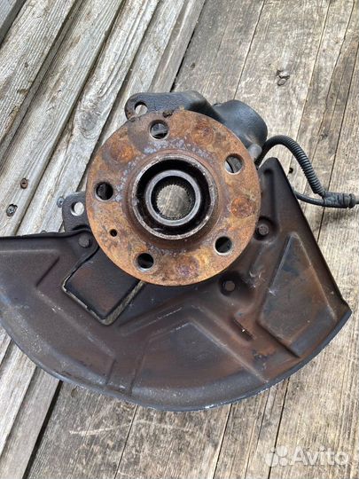 Кулак передний левый Audi TT 8N 1.8 turbo