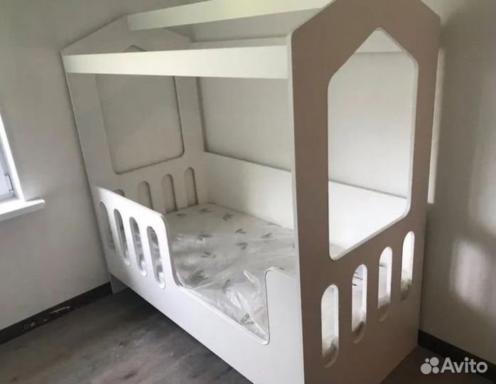 Детская кровать домик