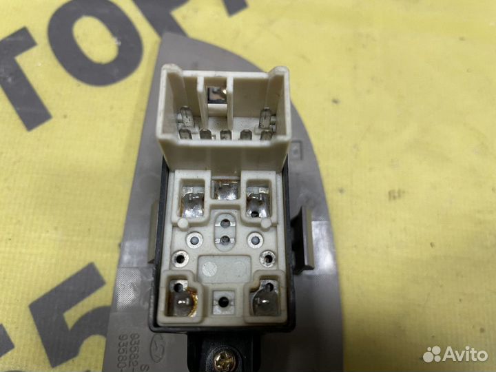 Кнопка стеклоподъемника зп Hyundai Elantra XD