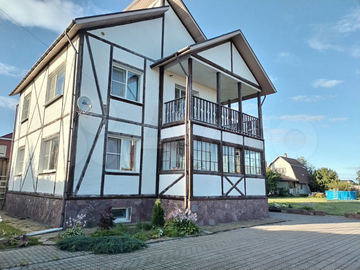 Коттедж 180,6 м² на участке 19,3 сот.