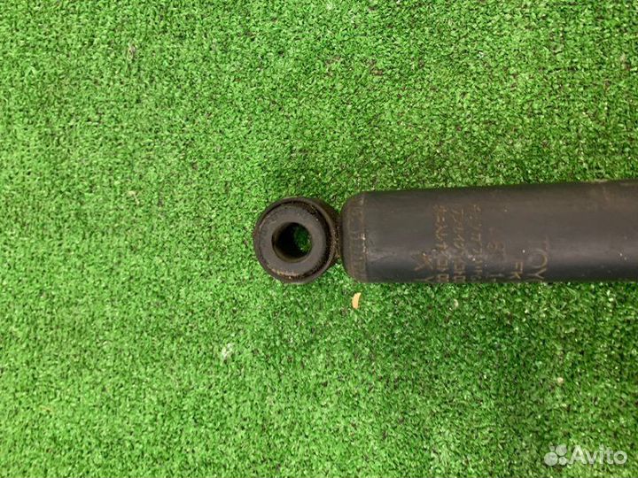 Амортизатор задний Toyota Gaia ACM10G 1AZ-FSE 2001