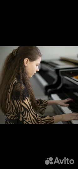 Репетитор по игре на фортепиано