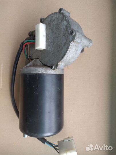 Мотор стеклоочистителя 24в паз