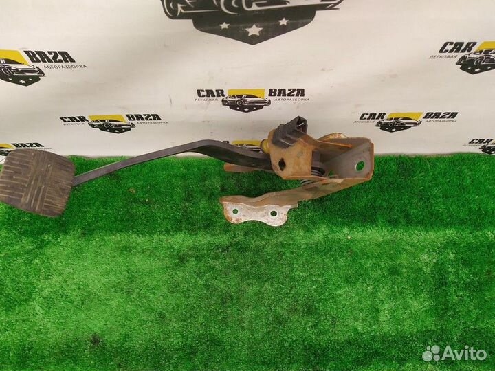 Педаль тормоза Nissan Primera