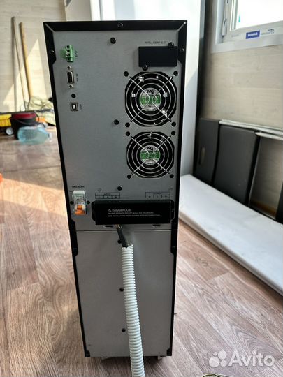 Источник бесперебойного питания CyberPower