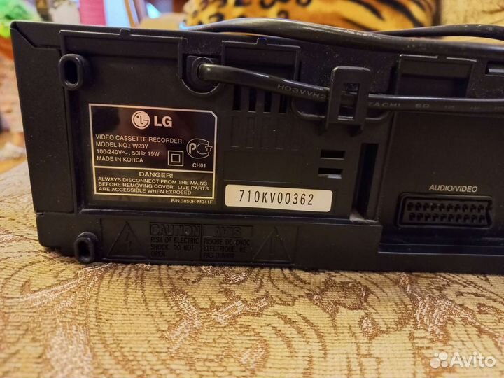 Видеомагнитофон LG