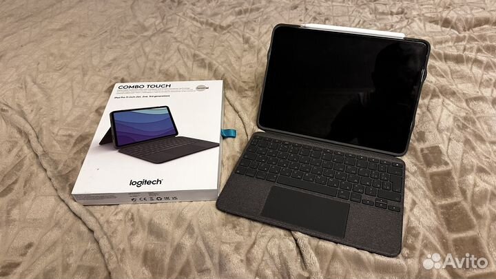 Чехол-клавиатура Logitech Combotouch iPad Pro 11