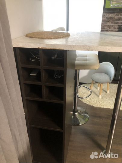 Барный стол и стулья
