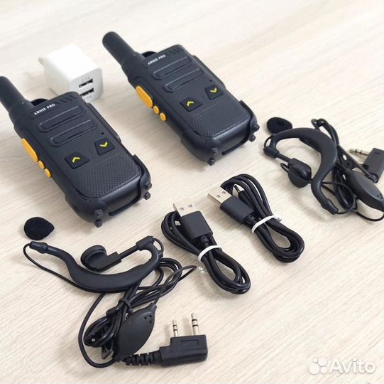 Рация-радиостанция в комплекте с наушниками