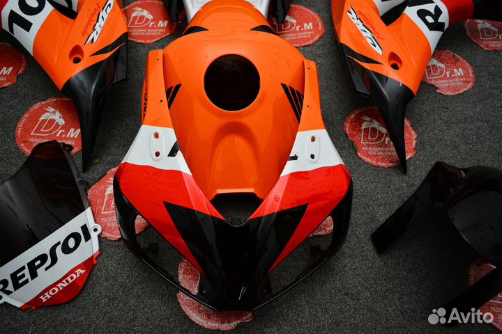 Honda cbr1000rr 06-07 пластик 2006 2007+стекло