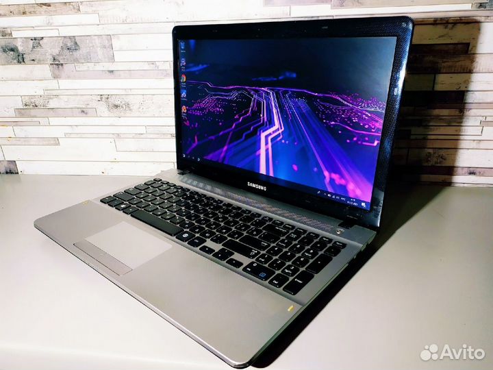 Samsung NP-300E5V - Celeron 3 Gen \ 4 Озу \ 320HDD