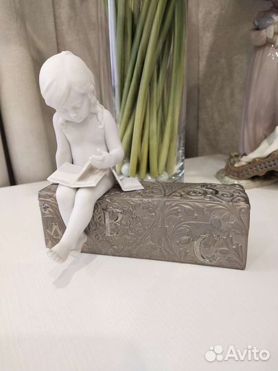 Lladro Испания девочка с книгой