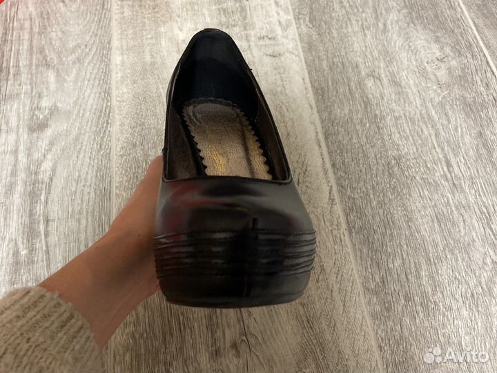 Туфли женские на высоком каблуке из н/к 36 размер