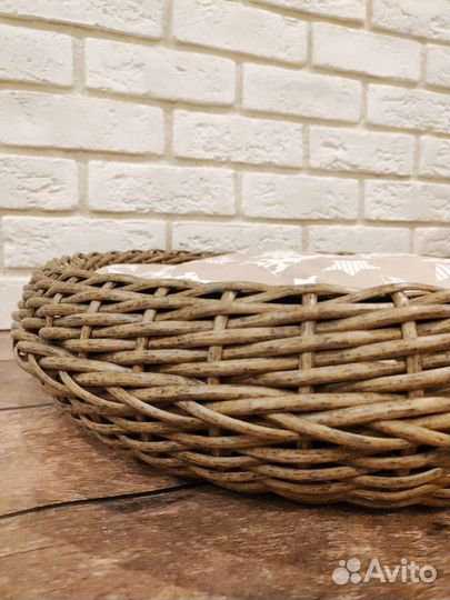 Лежанка для собак и кошек из ротанга