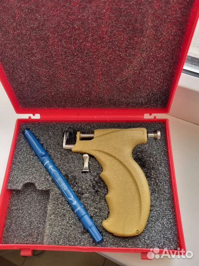 Пистолет для прокола ушей