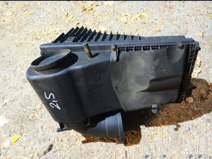 Корпус воздушного фильтра 2.5 VW Туарег Каен