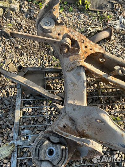 Подрамник задний балка Mercedes W210 e class