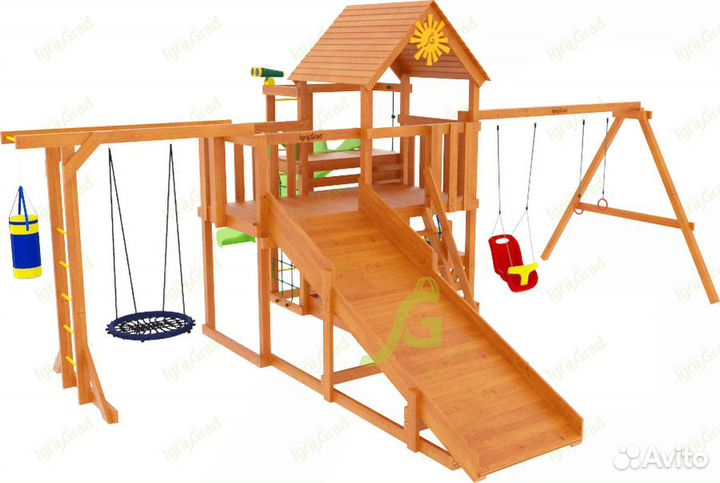 Детская площадка с зимней горкой